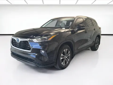 Black 2022 Toyota Highlander Hybrid XLE for sale in Montclair, CA
