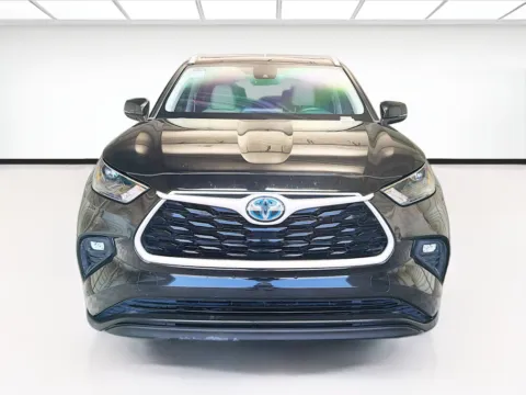 Photos of 2022 Toyota Highlander Hybrid XLE for sale in Montclair, CA at STG Montclair