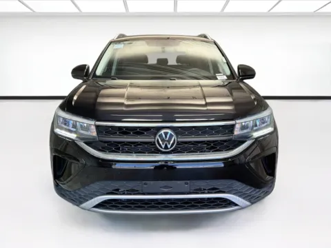 Photos of 2022 Volkswagen Taos 1.5T SE for sale in Montclair, CA at STG Montclair