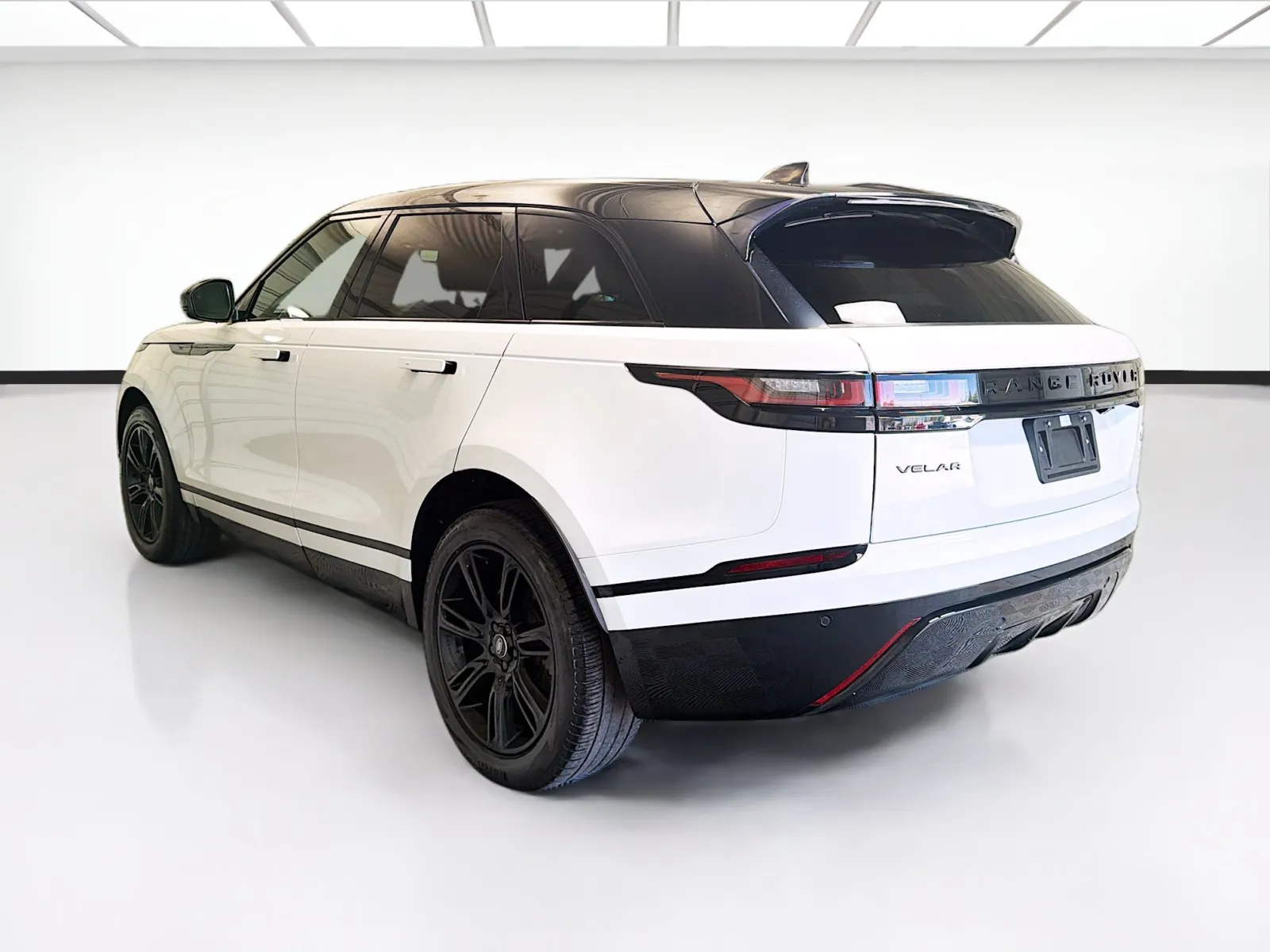 Land Rover Range Rover Velar photo 6