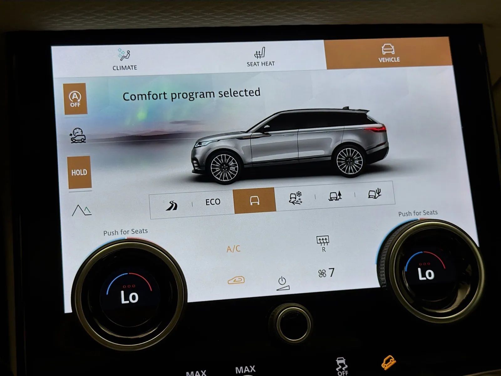 Land Rover Range Rover Velar photo 10