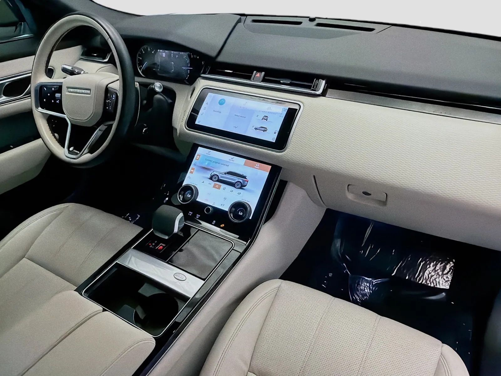 Land Rover Range Rover Velar photo 12
