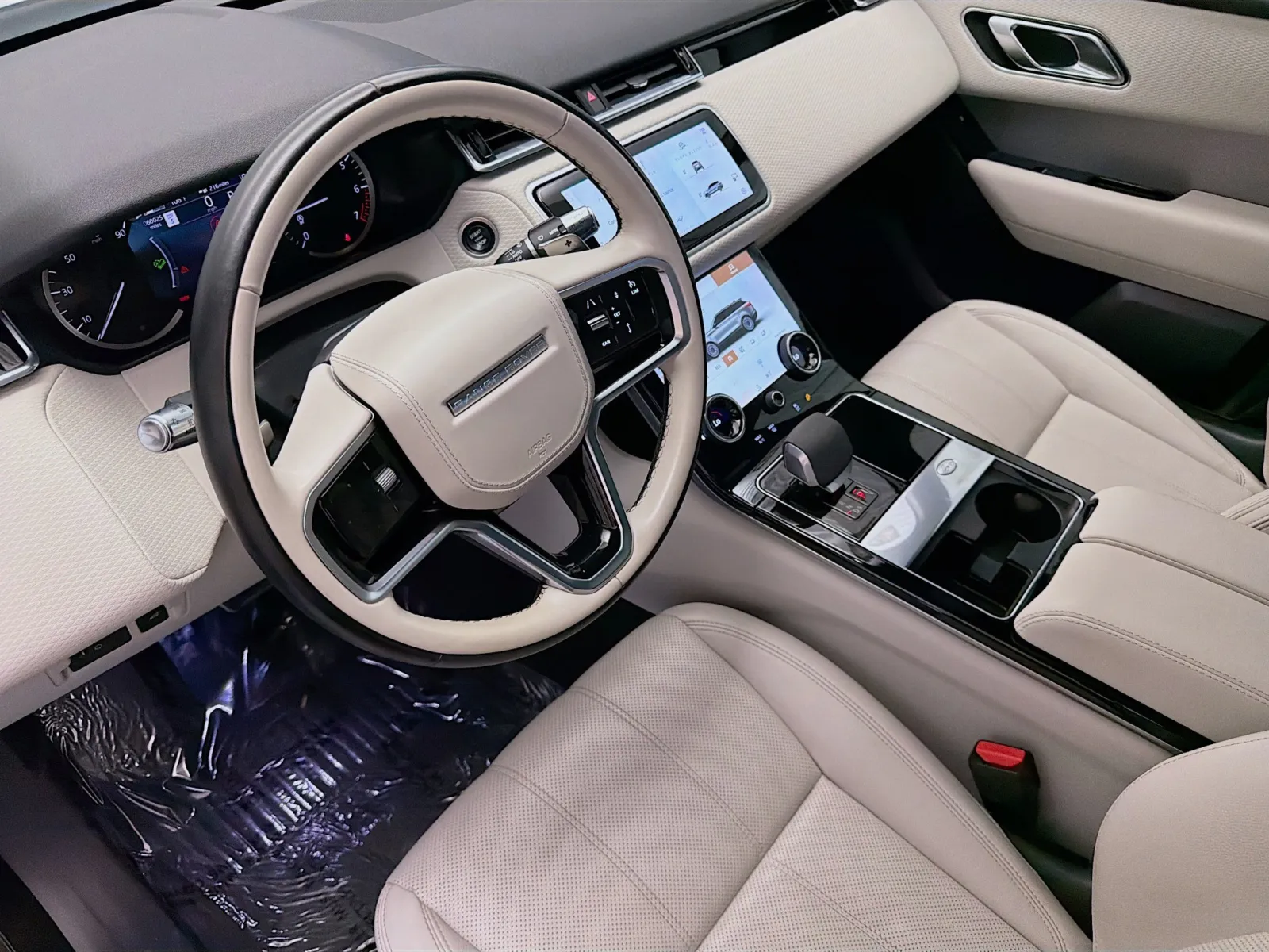 Land Rover Range Rover Velar photo 7