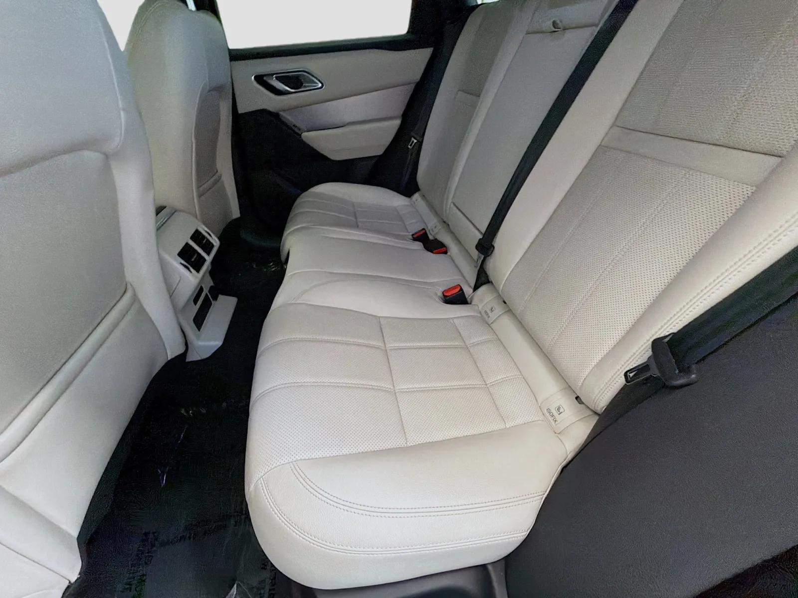 Land Rover Range Rover Velar photo 13