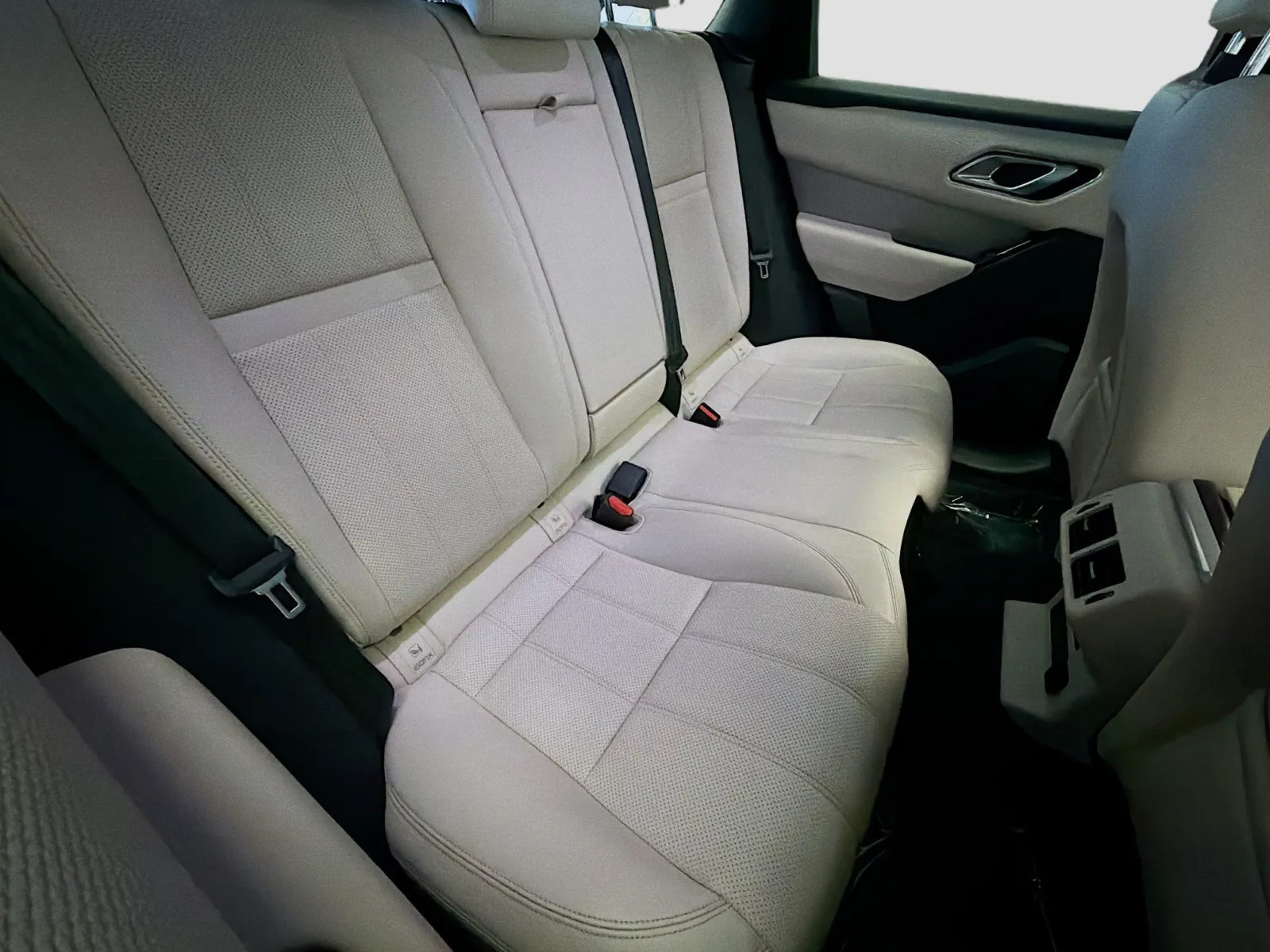 Land Rover Range Rover Velar photo 14