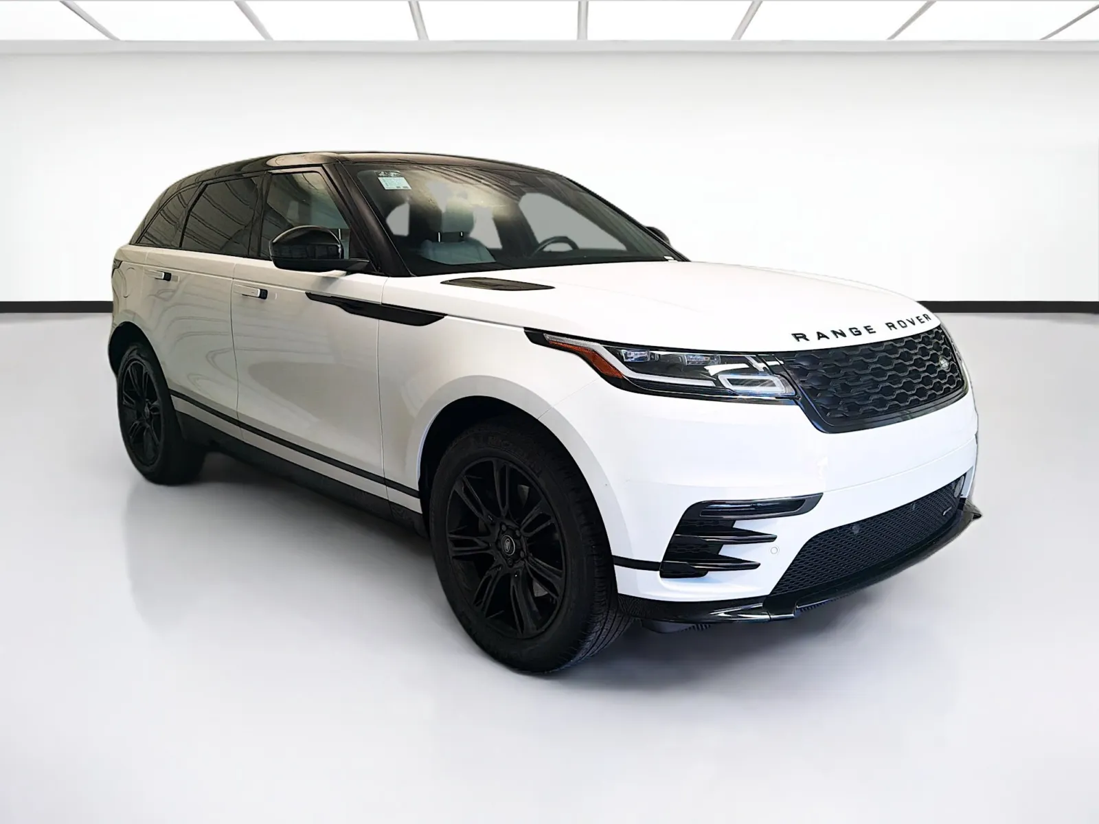 Land Rover Range Rover Velar photo 3