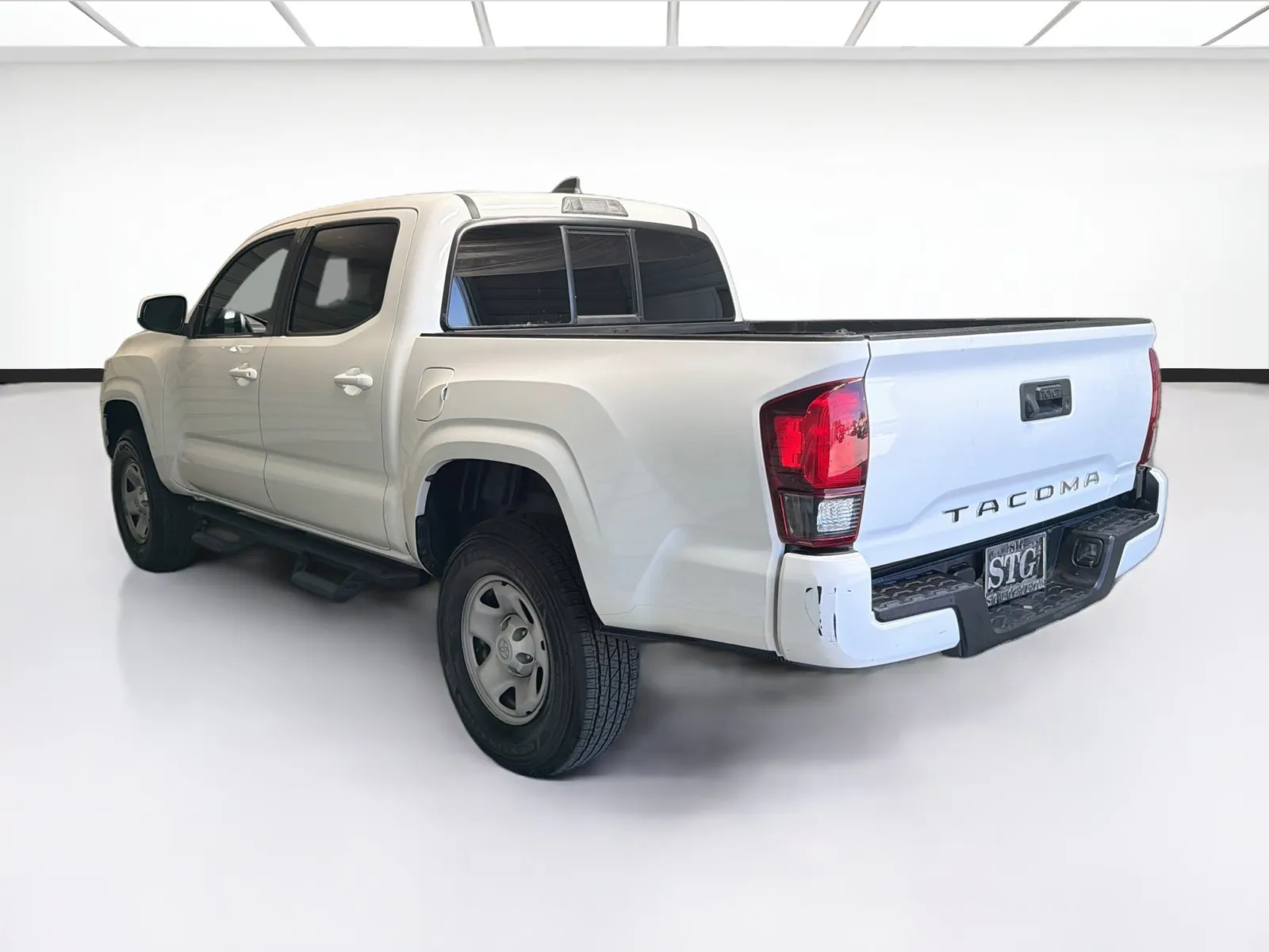Toyota Tacoma photo 14