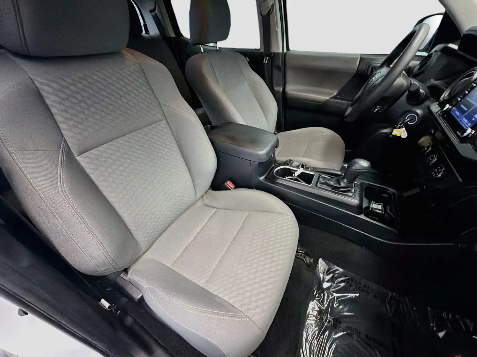 Toyota Tacoma photo 16