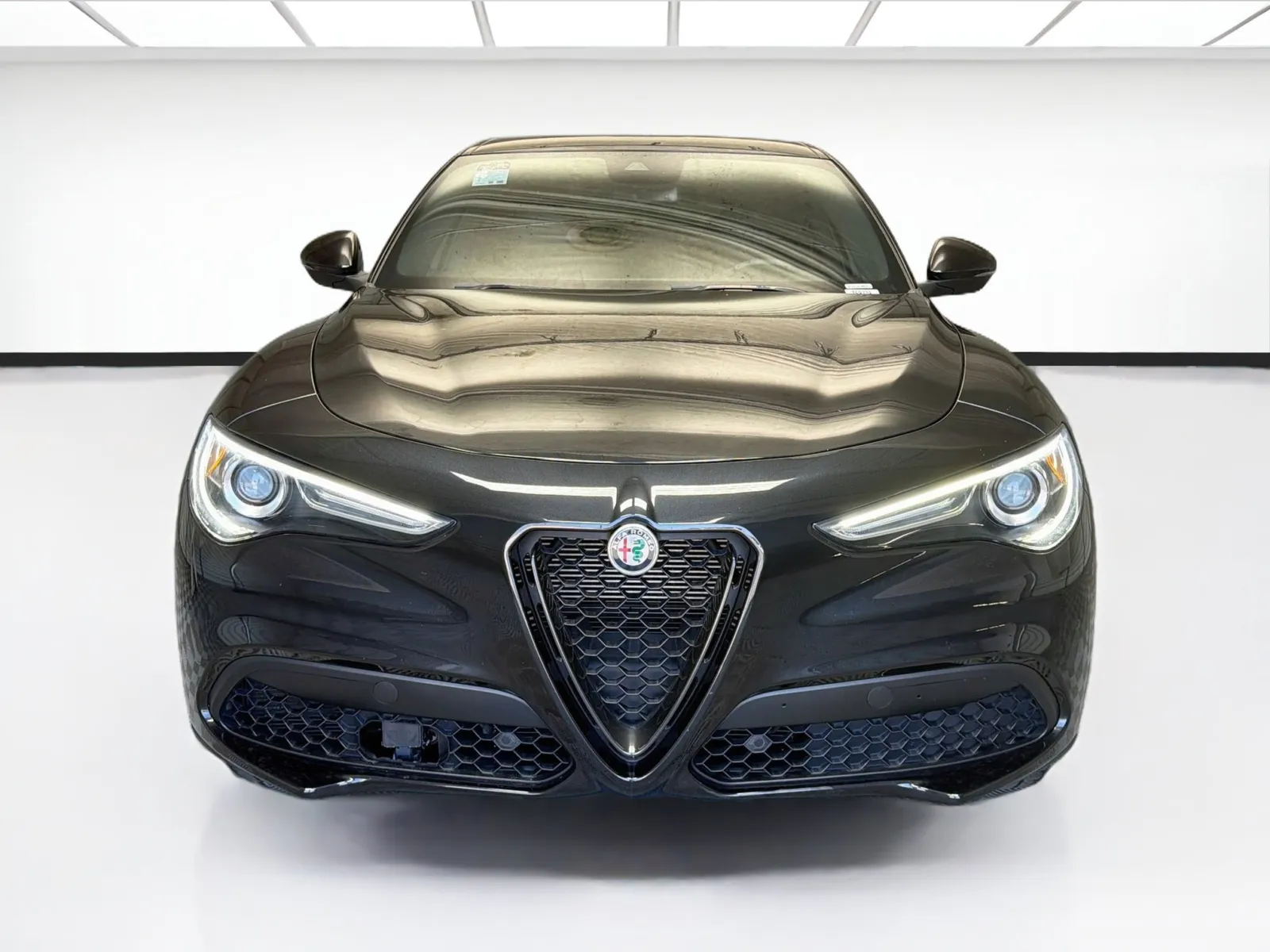 Alfa Romeo Stelvio photo 2