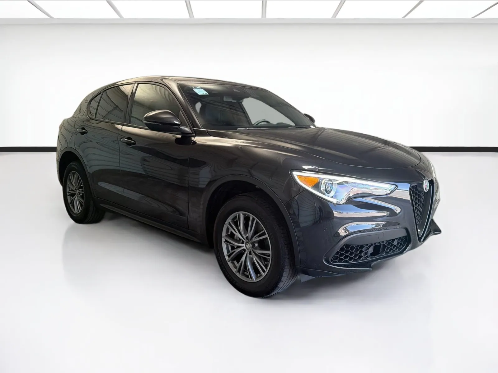 Alfa Romeo Stelvio photo 3