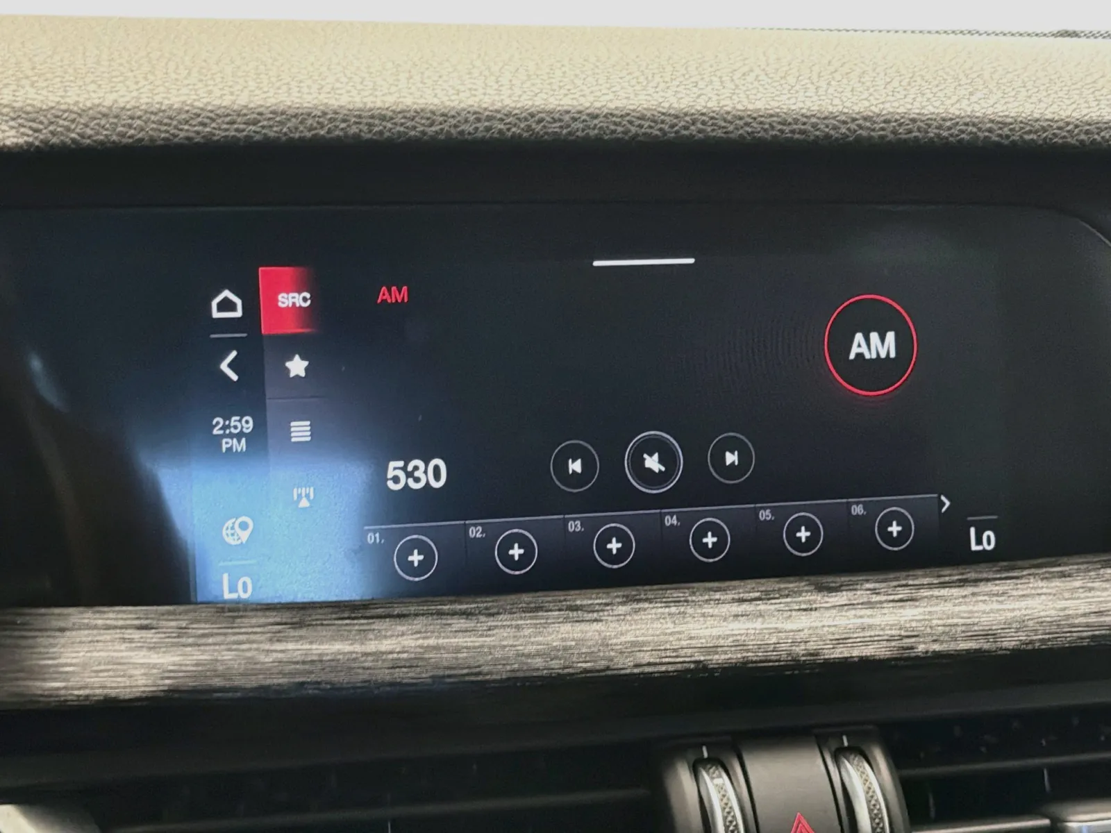 Alfa Romeo Stelvio photo 9