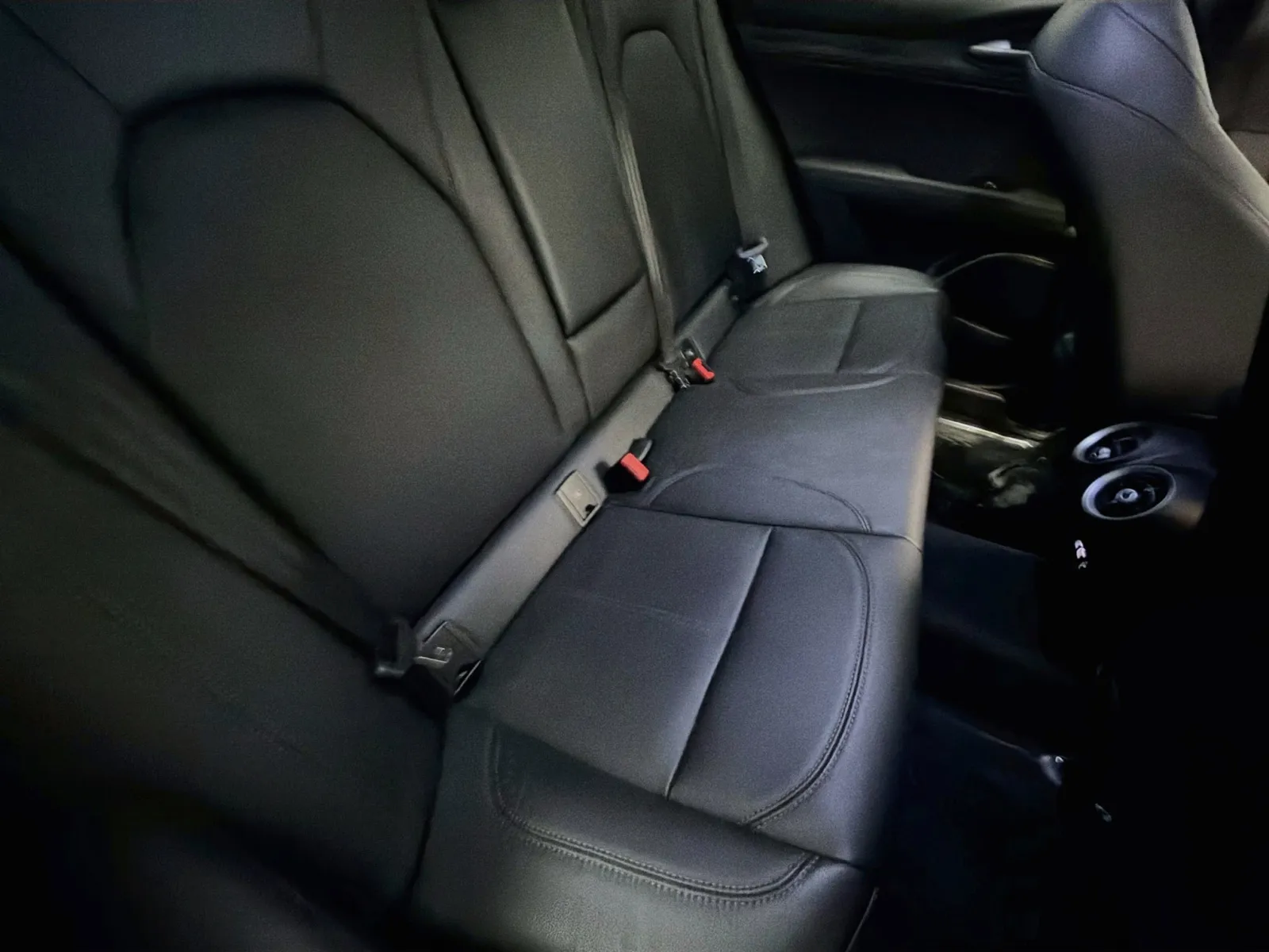 Alfa Romeo Stelvio photo 14
