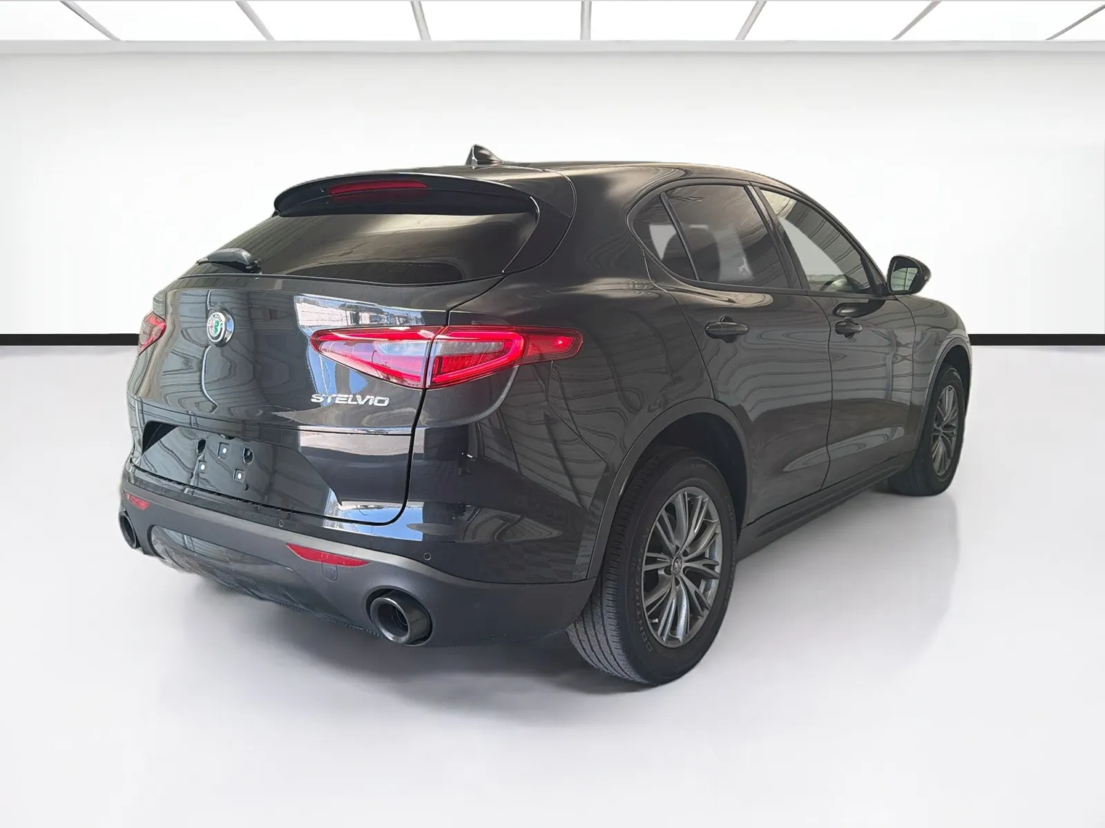 Alfa Romeo Stelvio photo 4
