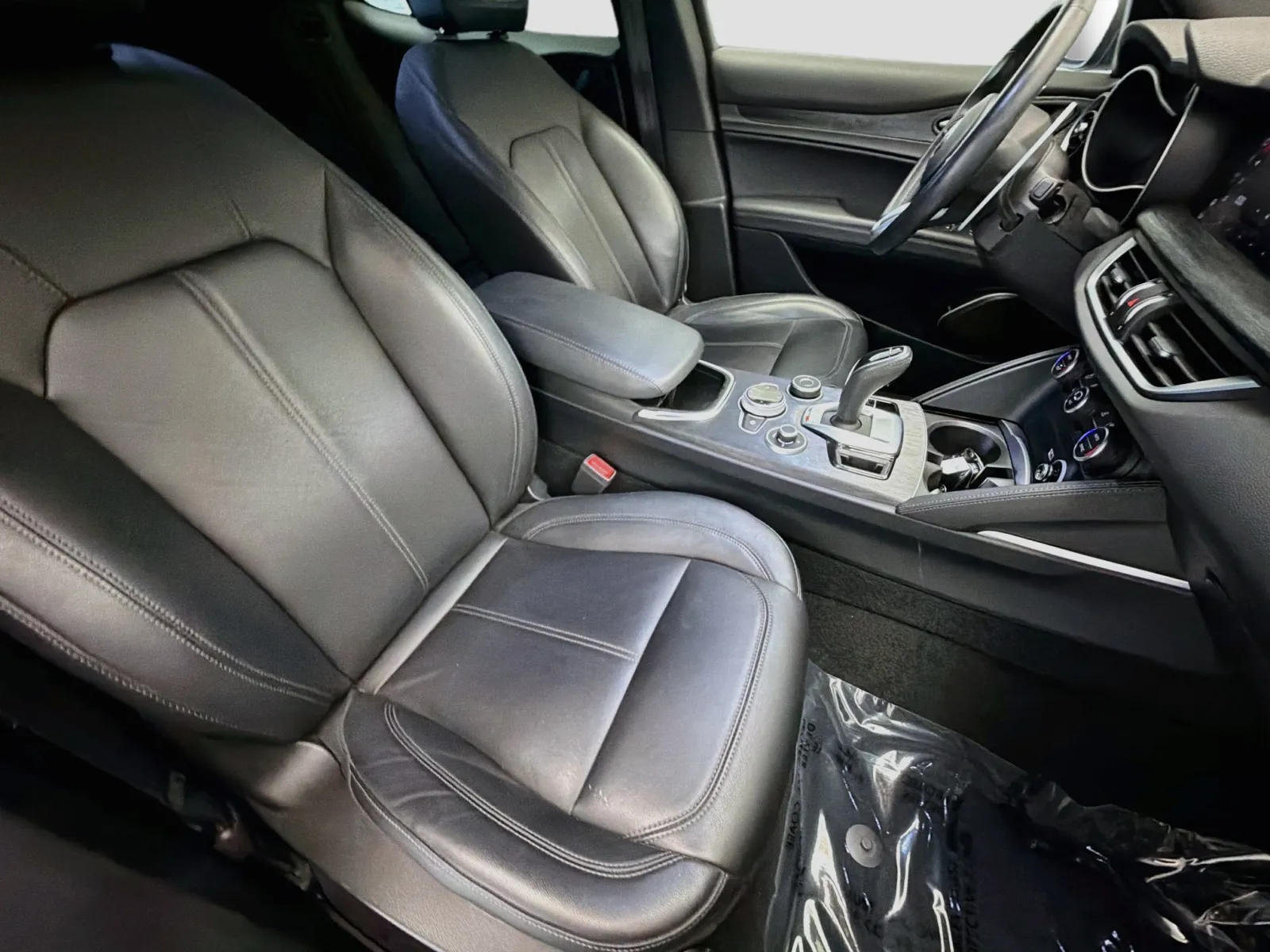 Alfa Romeo Stelvio photo 15