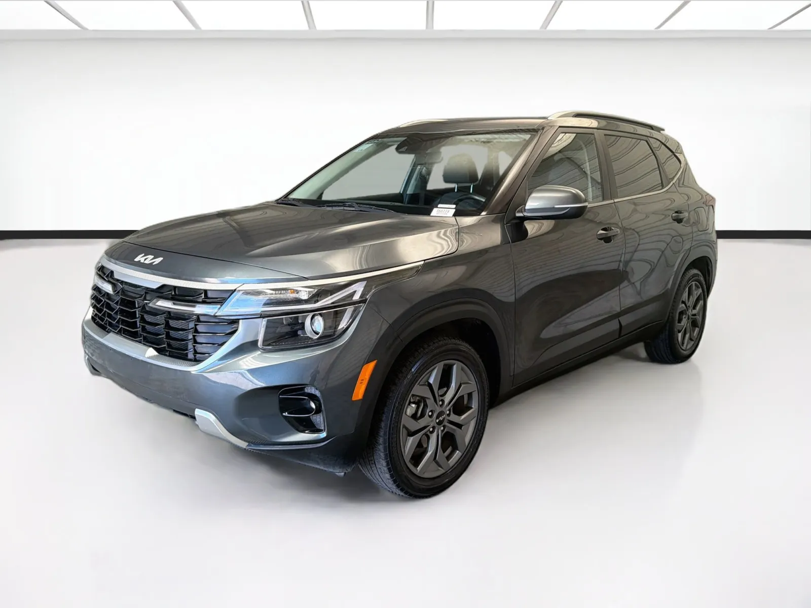 Gray 2024 Kia Seltos S for sale in Montclair, CA
