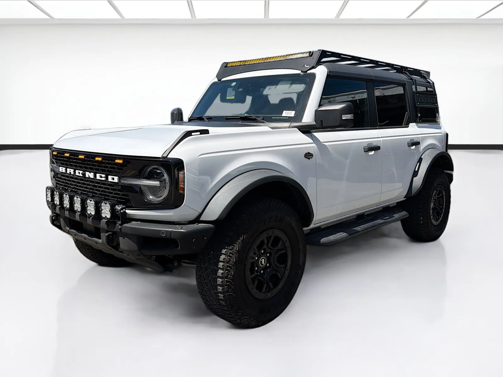 White 2024 Ford Bronco Wildtrak w/High/Lux Package (354A) for sale in Montclair, CA