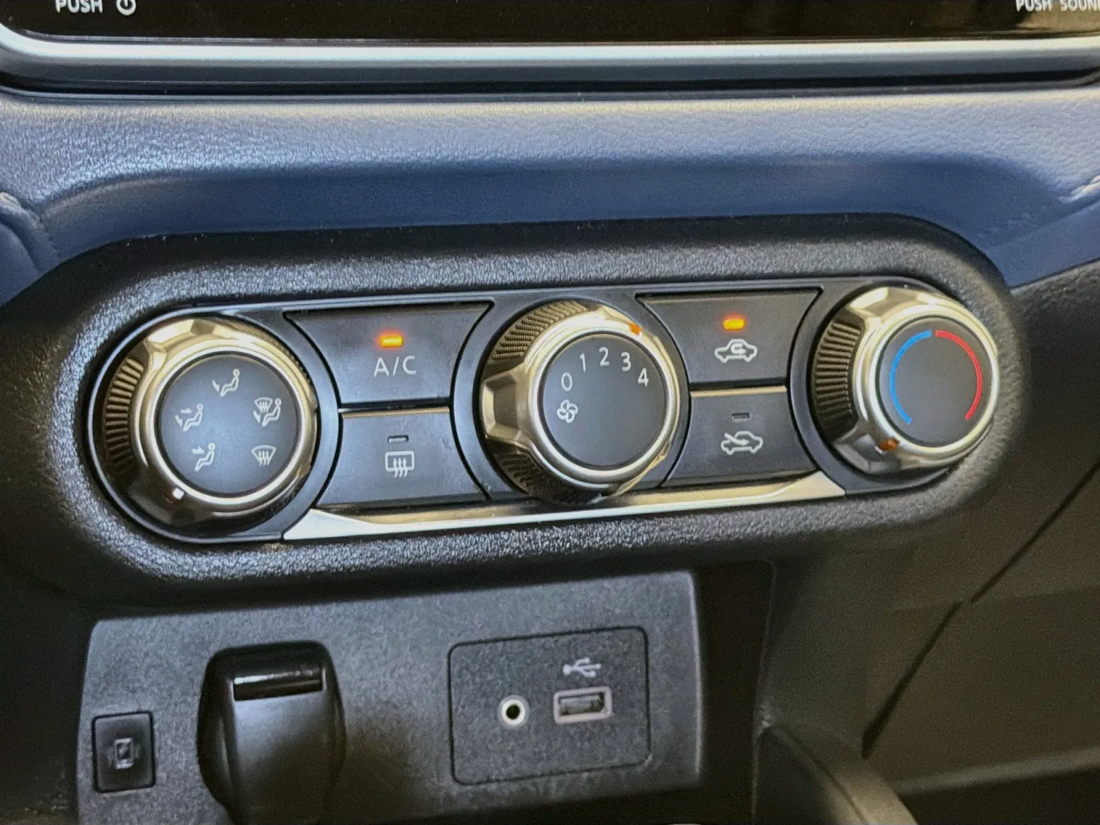 Nissan Versa photo 10