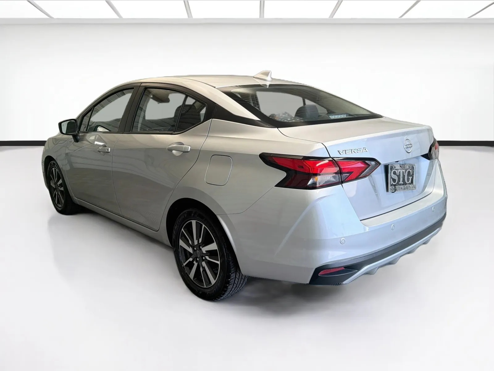Nissan Versa photo 6