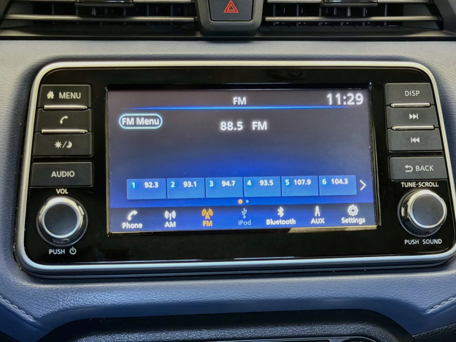Nissan Versa photo 9