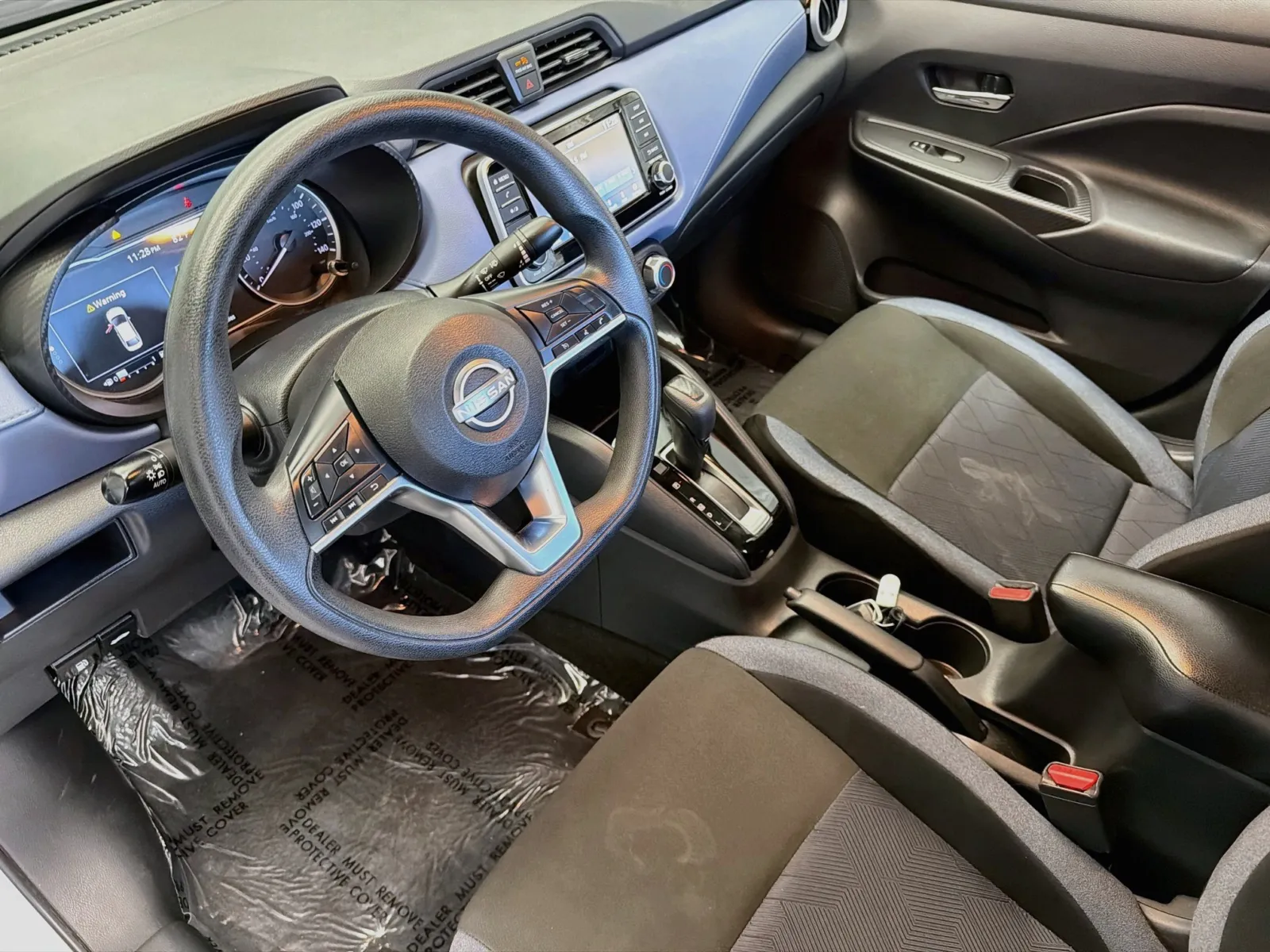 Nissan Versa photo 7