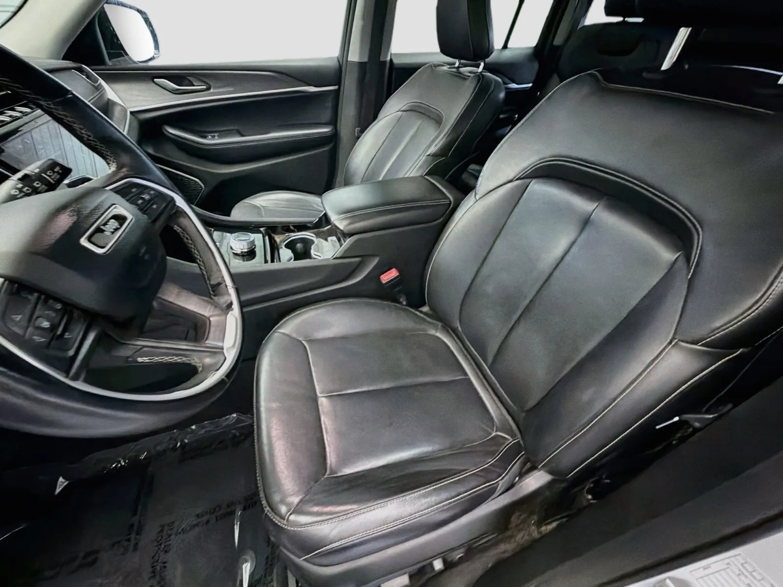 Jeep Grand Cherokee photo 11