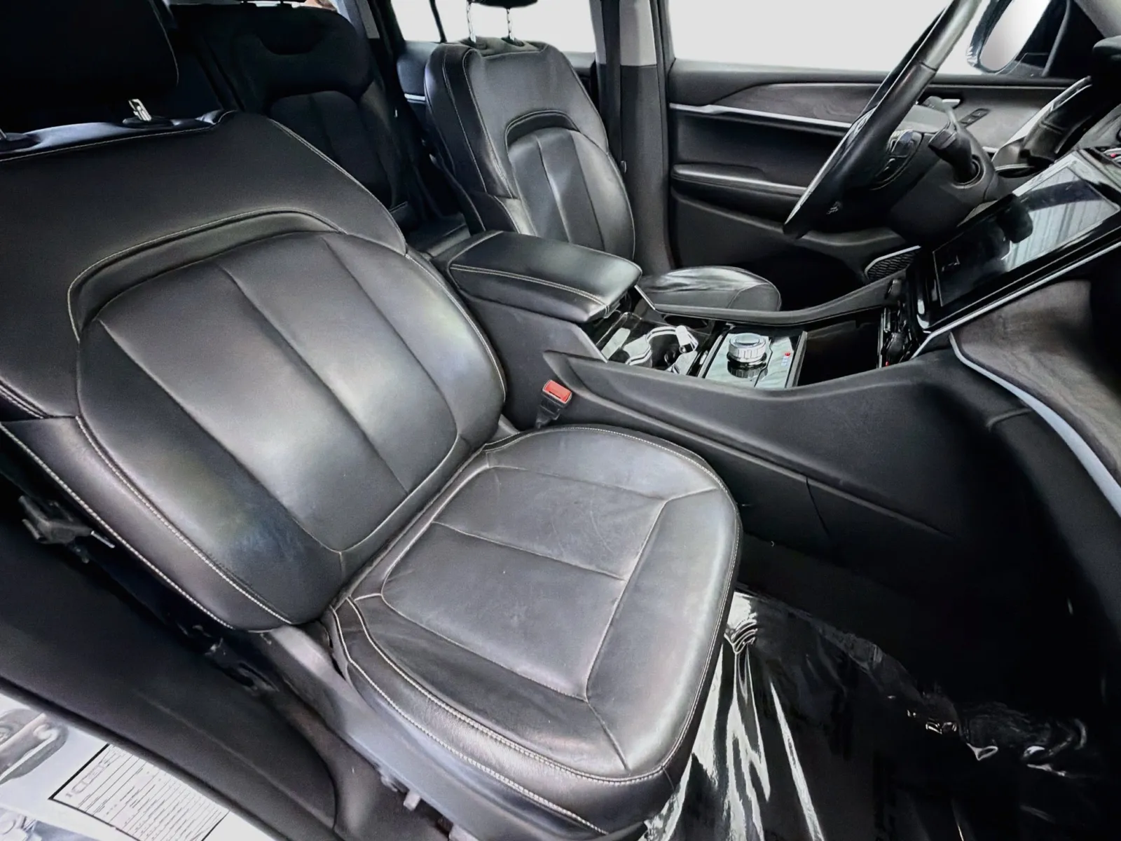 Jeep Grand Cherokee photo 15
