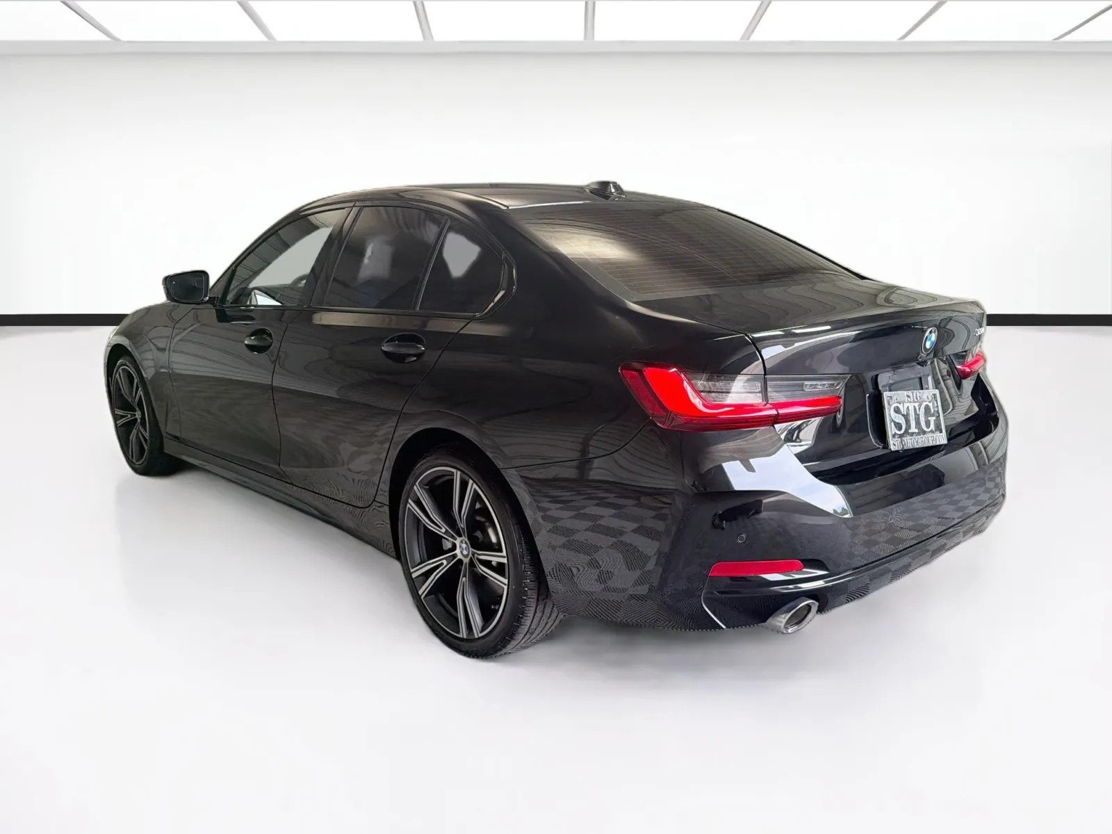 BMW 3 Series photo 6