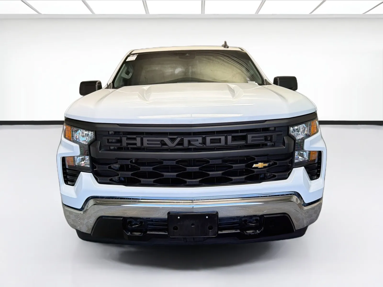 Chevrolet Silverado photo 2