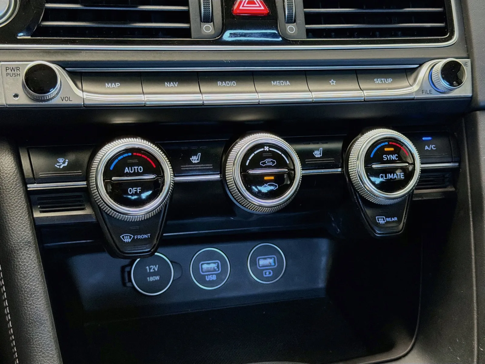 Genesis G70 photo 10