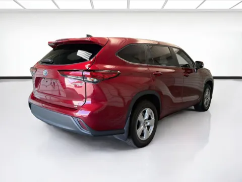 More photos of 2023 Toyota Highlander Hybrid LE at STG Montclair, CA