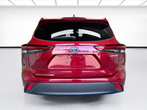 More photos of 2023 Toyota Highlander Hybrid LE at STG Montclair, CA