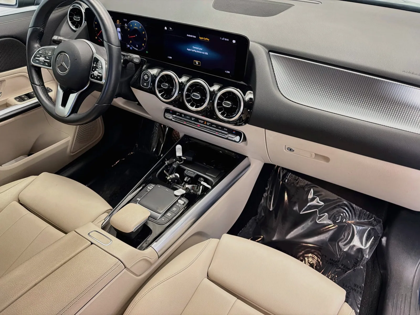 Mercedes-Benz GLA photo 12