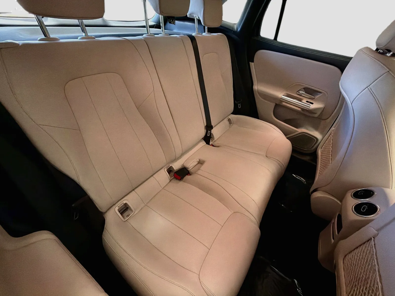 Mercedes-Benz GLA photo 14