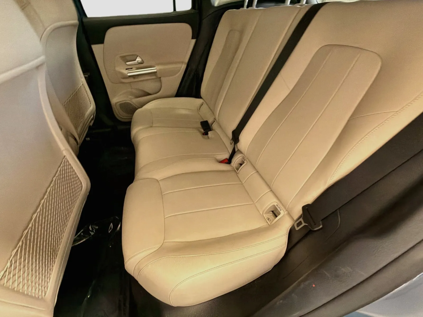 Mercedes-Benz GLA photo 13