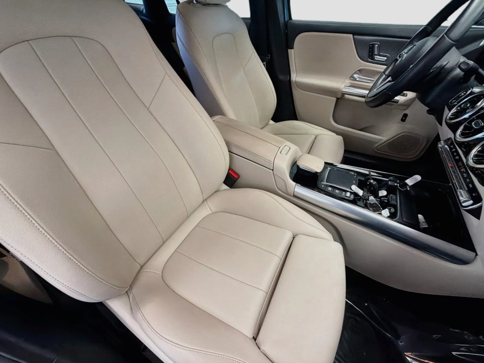 Mercedes-Benz GLA photo 15