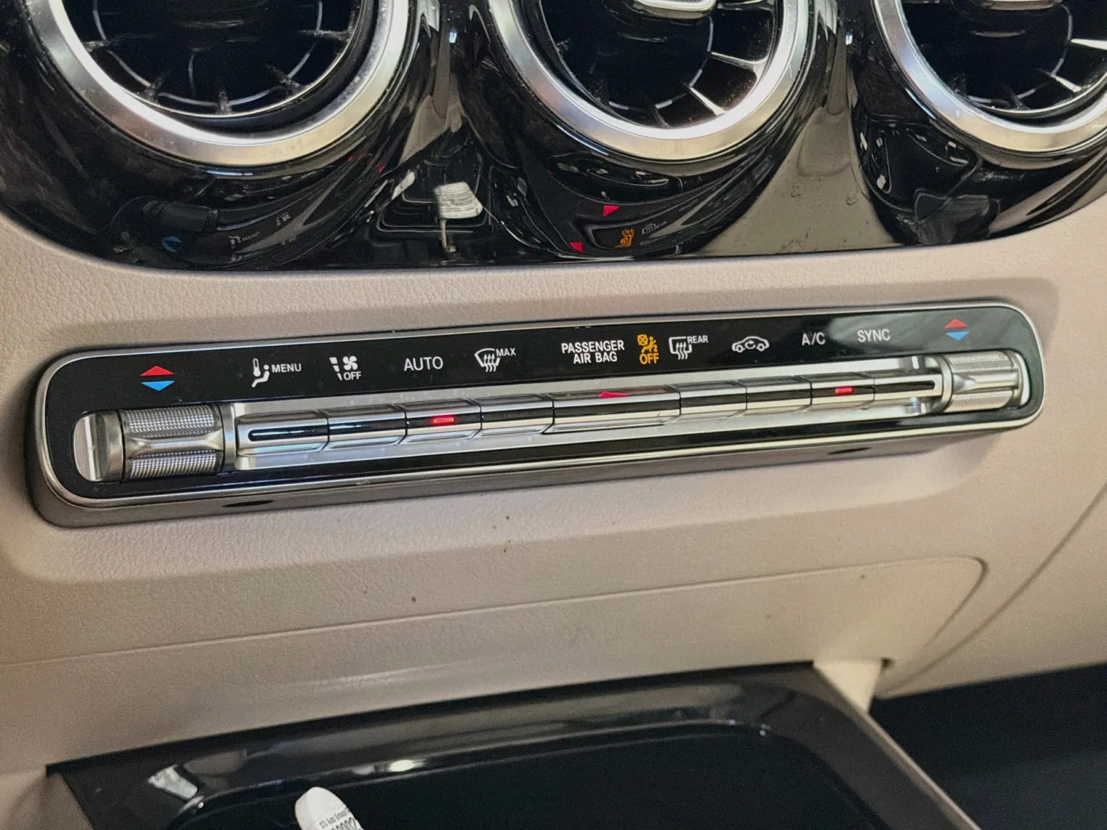 Mercedes-Benz GLA photo 10