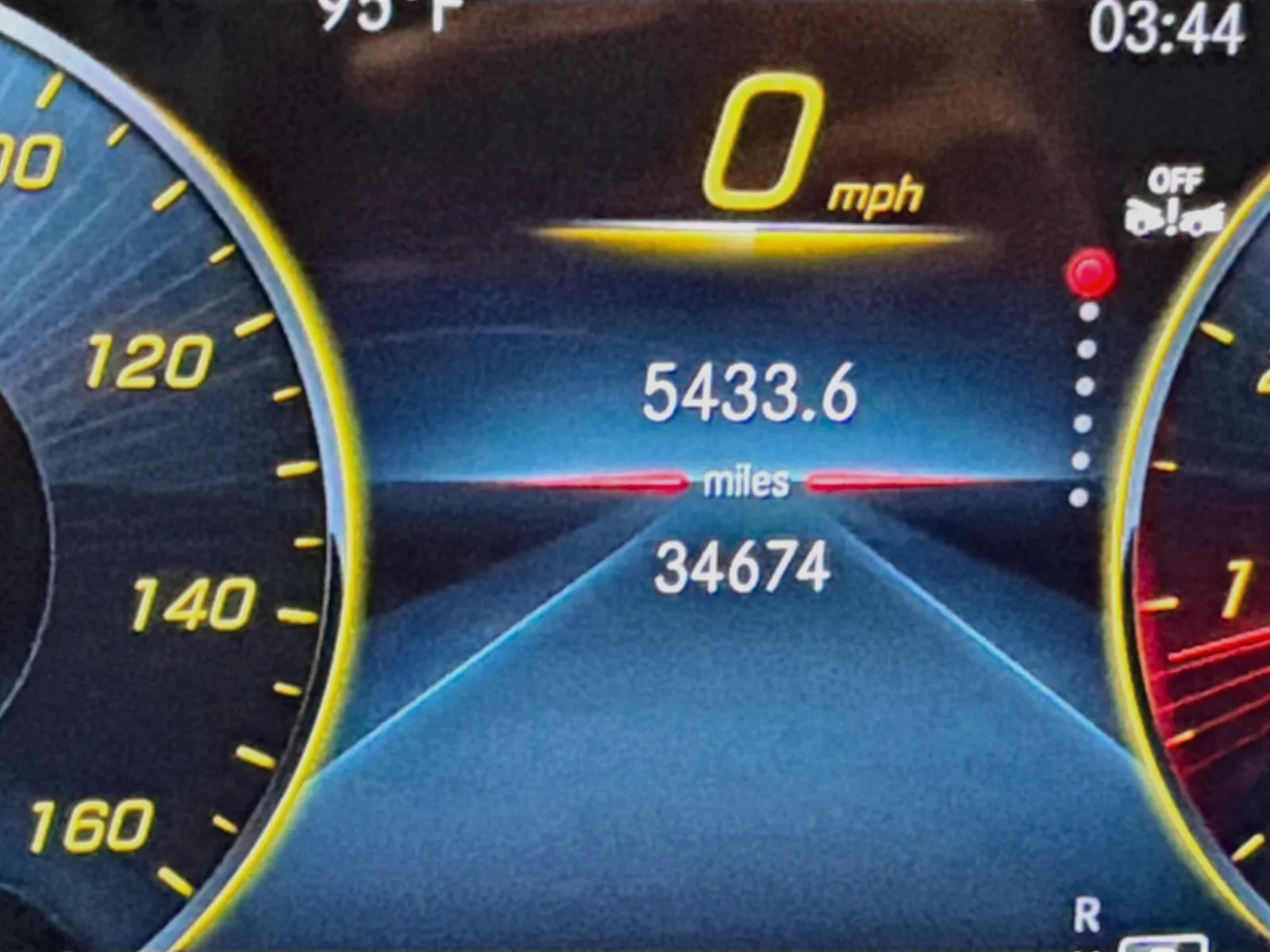 Mercedes-Benz GLA photo 8
