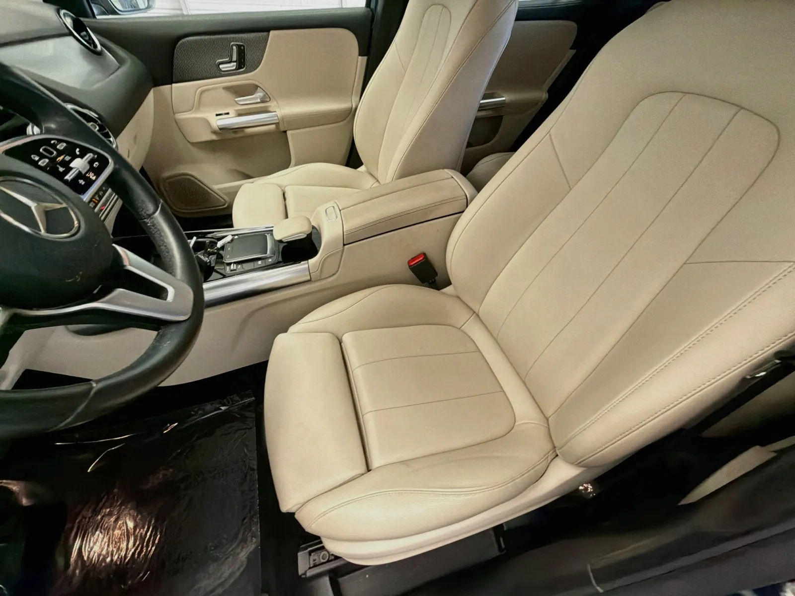 Mercedes-Benz GLA photo 11