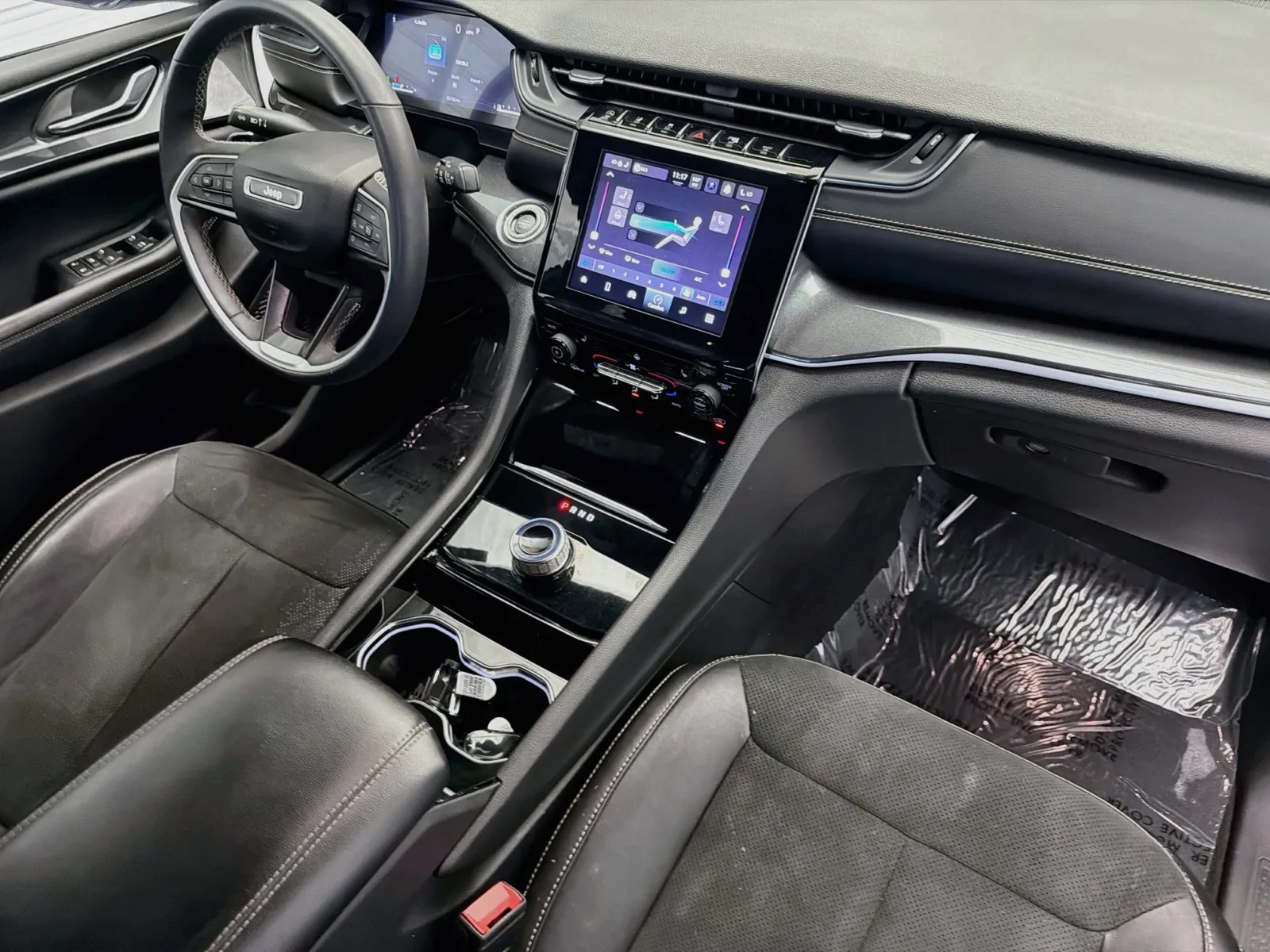 Jeep Grand Cherokee photo 12