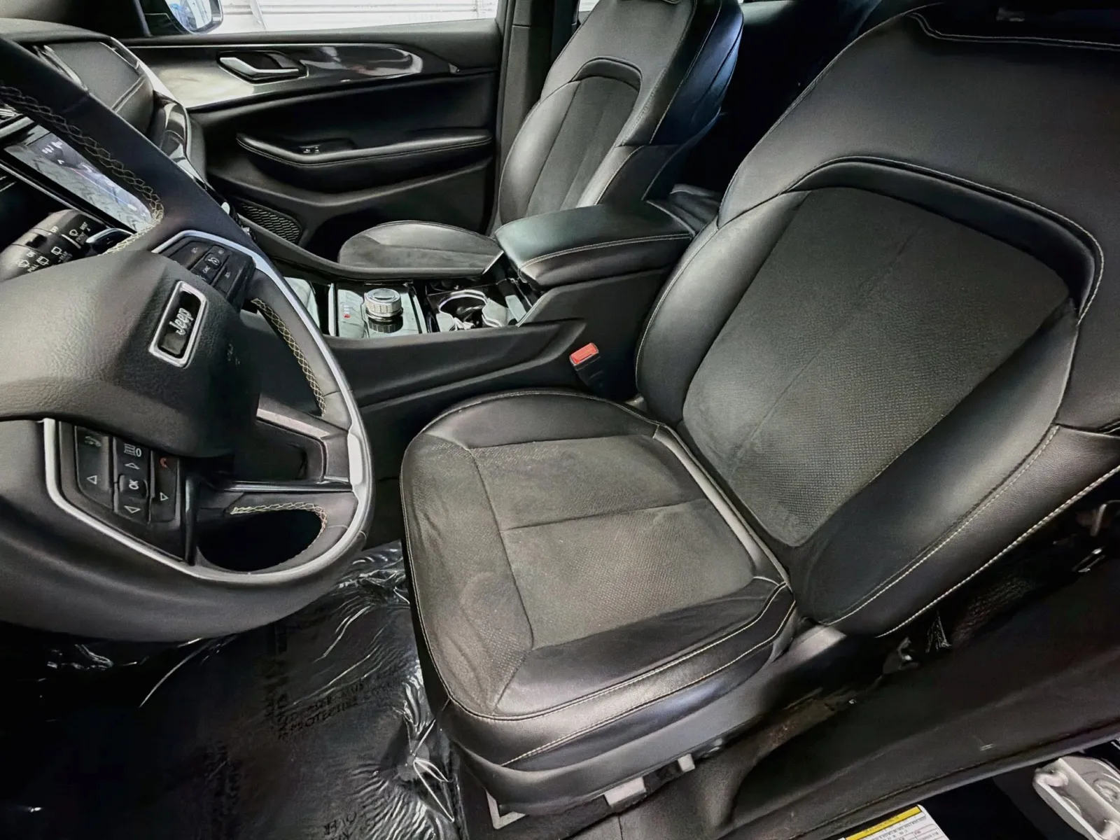 Jeep Grand Cherokee photo 11