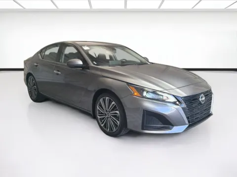 Another view of 2023 Nissan Altima 2.5 SL for sale in Montclair, CA at STG Montclair