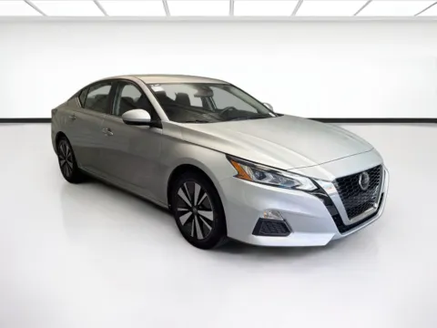 Another view of 2022 Nissan Altima 2.5 SV for sale in Montclair, CA at STG Montclair
