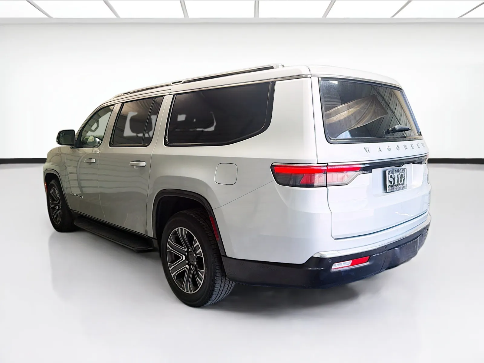 Jeep Wagoneer L photo 6