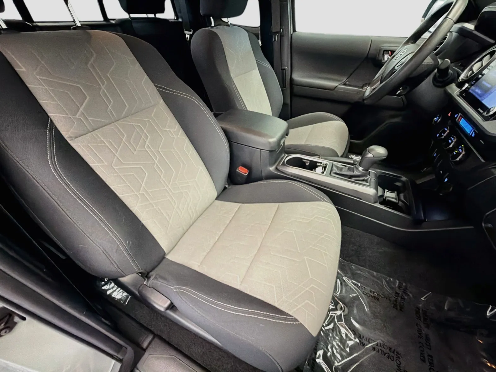 Toyota Tacoma photo 15