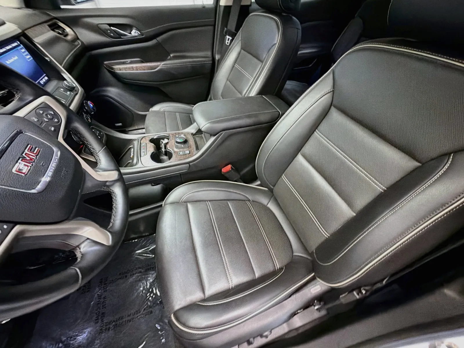 GMC Acadia photo 11