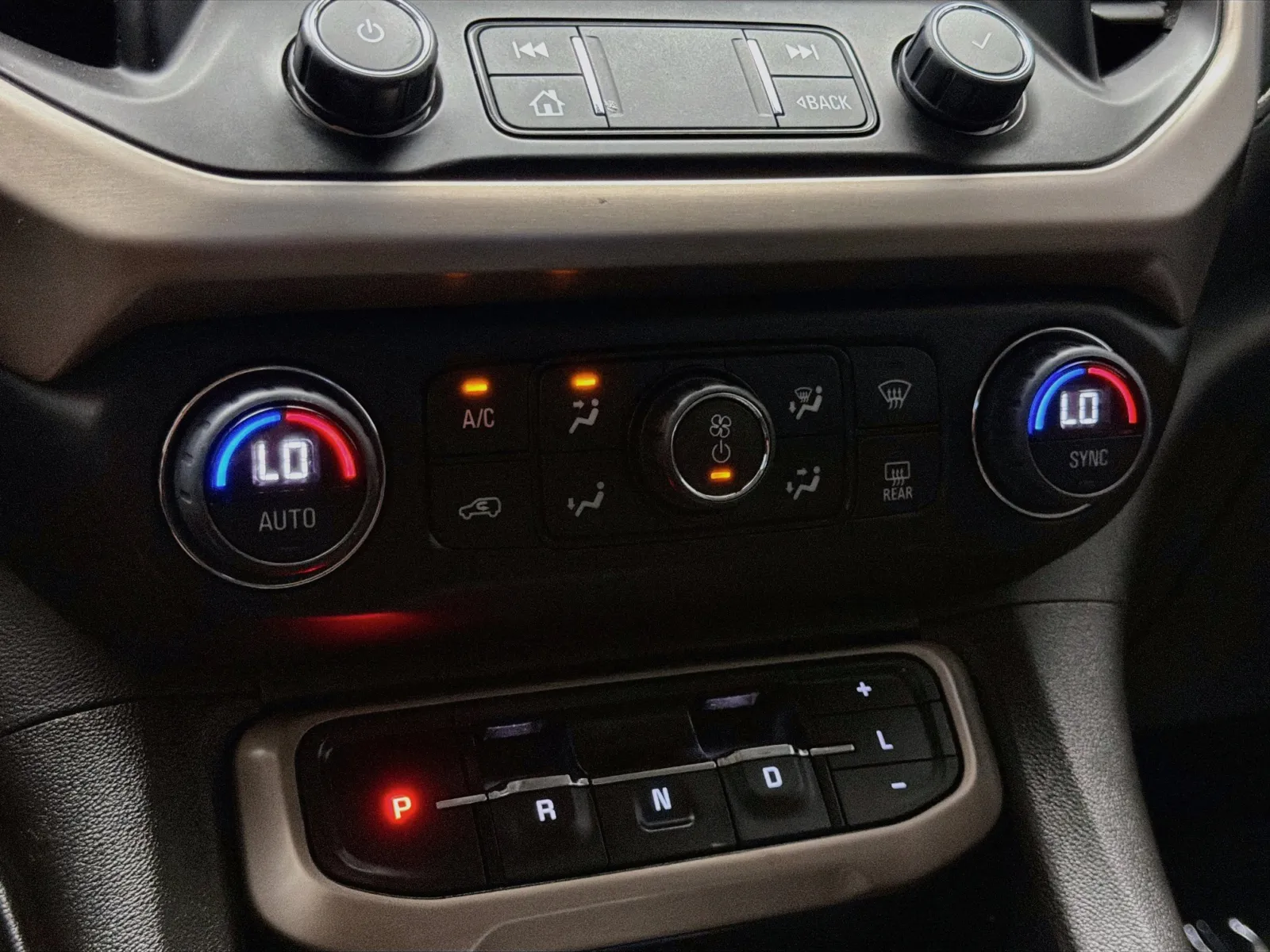 GMC Acadia photo 10