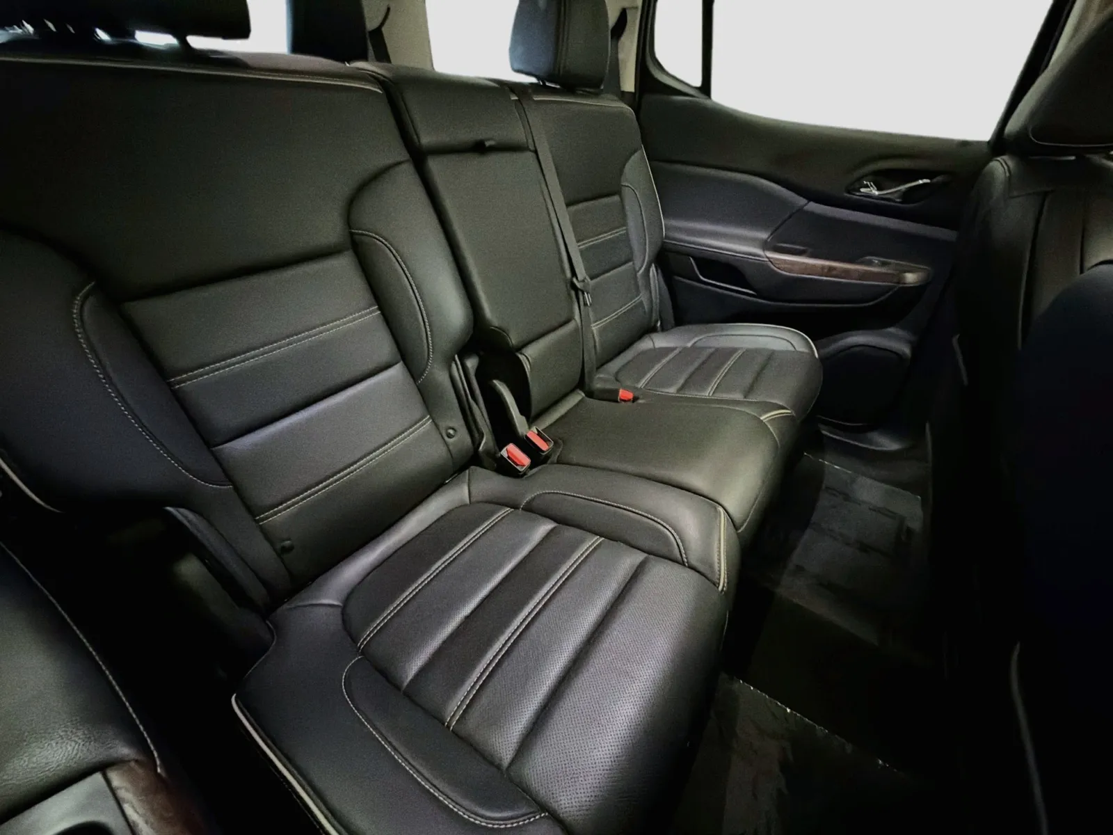 GMC Acadia photo 14