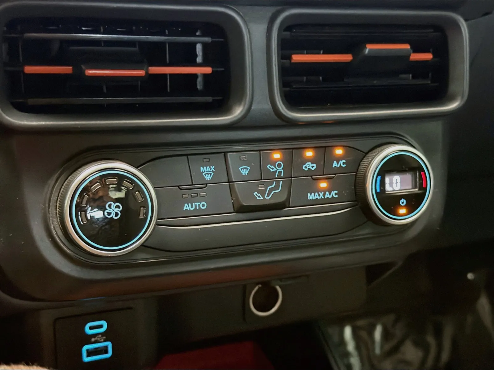 Ford Maverick photo 10