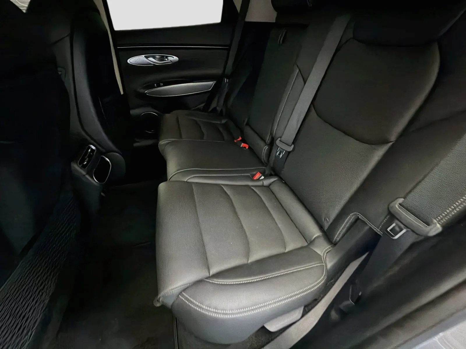 Genesis GV70 photo 13