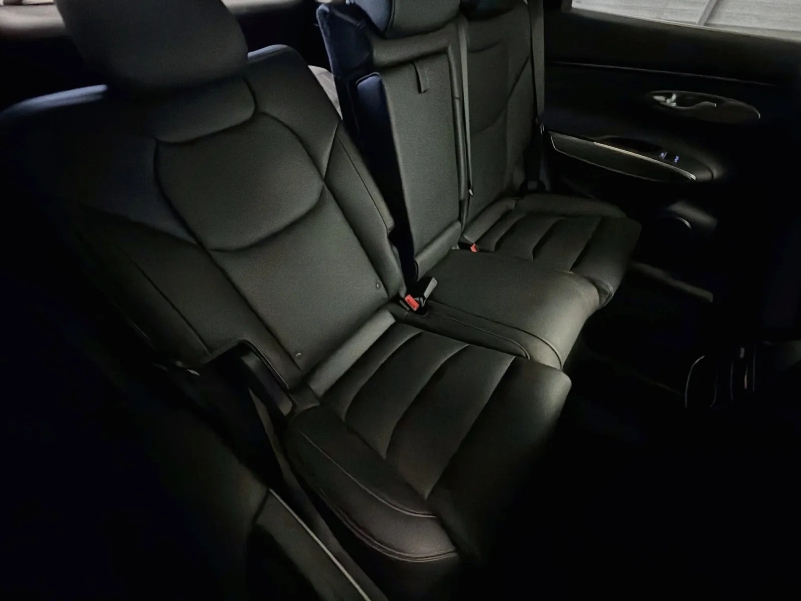 Genesis GV70 photo 14